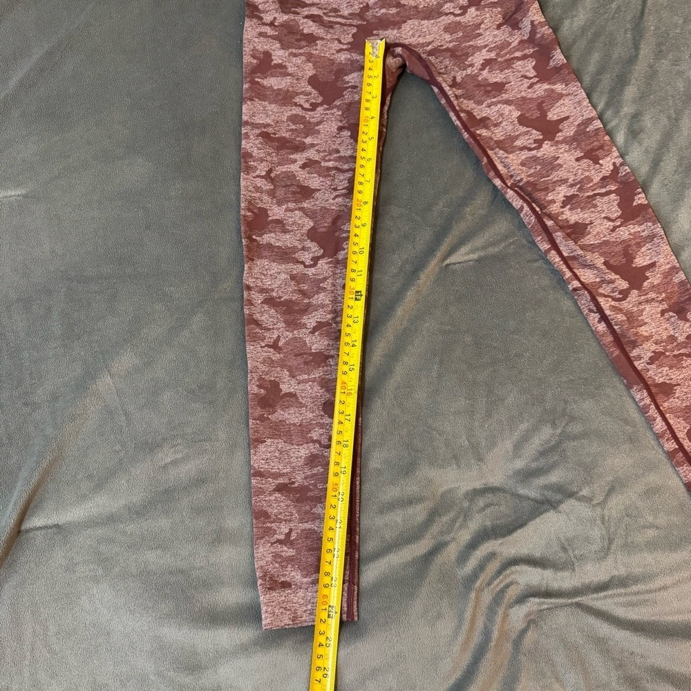 Gymshark Camo Seamless Leggings
#1313 - Picture 3 of 10